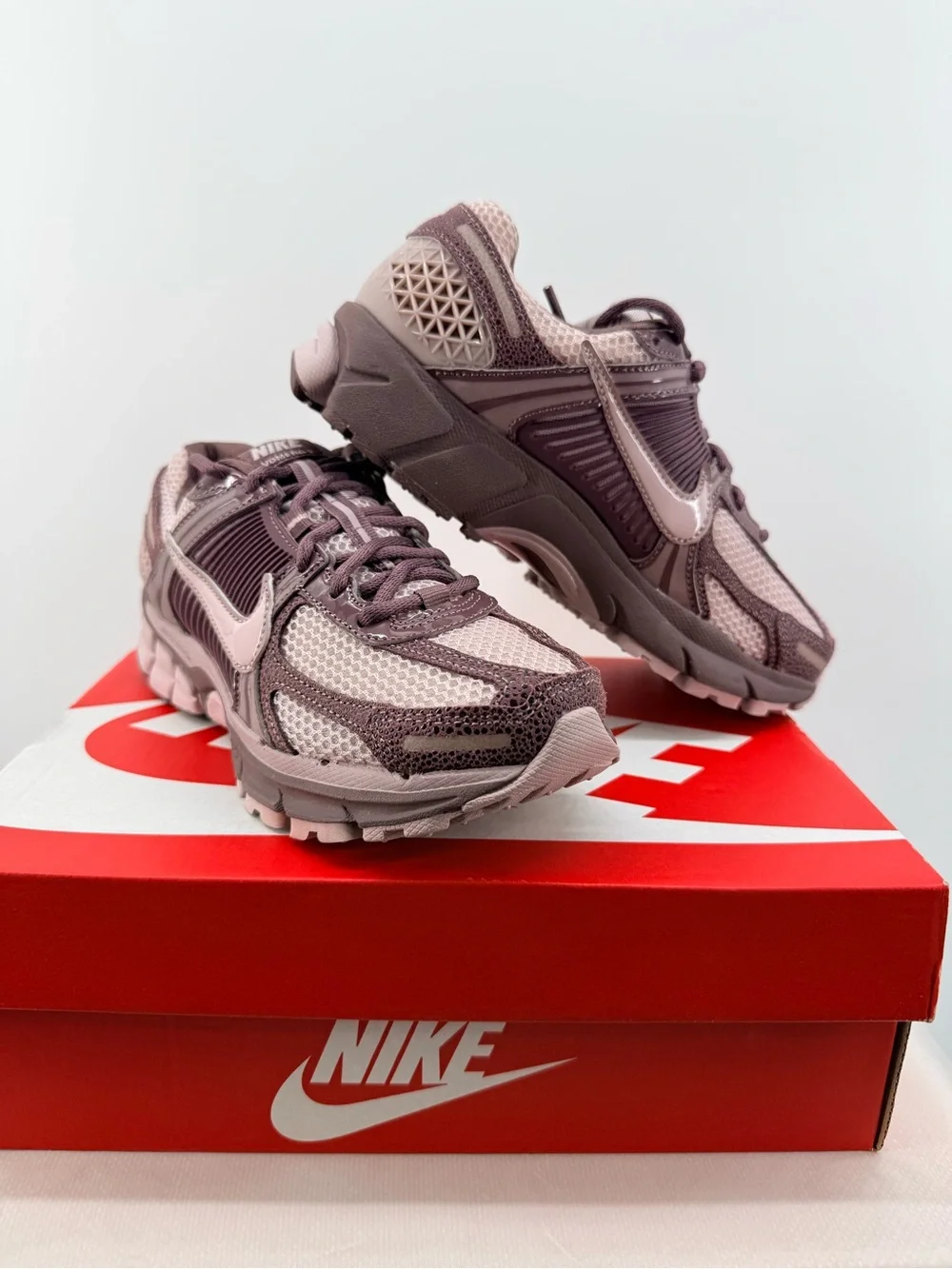 Nike Zoom Vomero 5 Tattoo Partical Rose Size 6.5W